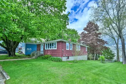 4 Elm St, Webster, MA 01570 photo 4