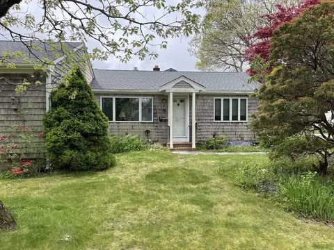 57 Harrington St, Teaticket, MA 02536