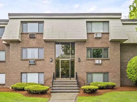 14 Hallmark Gdns #3, Burlington, MA 01803