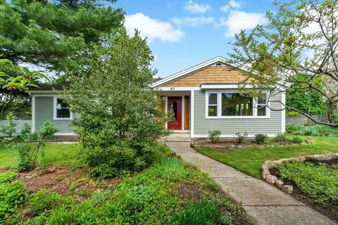 40 Edgemere Dr, Seekonk, MA 02771