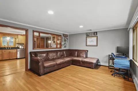 Living - 6 Batten St, Webster, MA 01570 photo 1 of 3