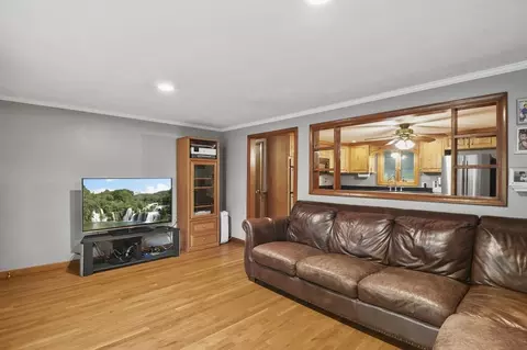 Living - 6 Batten St, Webster, MA 01570 photo 3 of 3