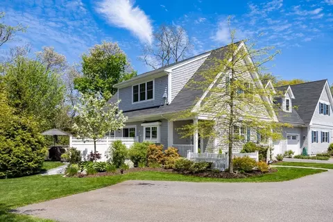 41 Old Main Rd #3A, Falmouth, MA 02556