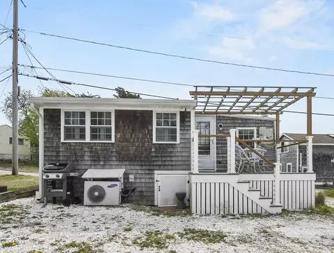 11 Thompson Rd #11, Bourne, MA 02532