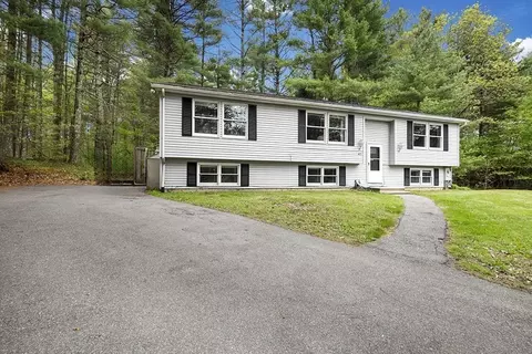 41 Woodland Rd, Uxbridge, MA 01569