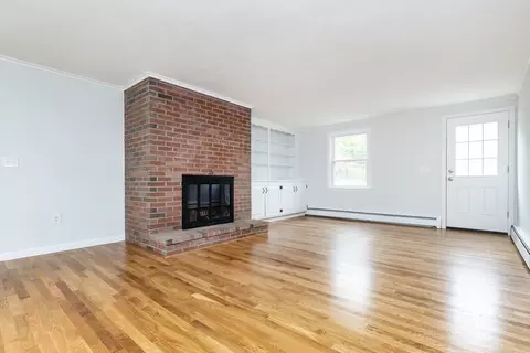 Living - 6 Post Gate Rd, Danvers, MA 01923 photo 5 of 8
