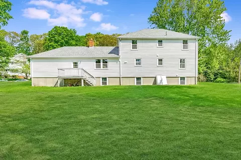 Exterior - 6 Post Gate Rd, Danvers, MA 01923 photo 4 of 5