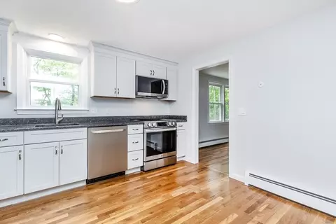 Kitchen - 6 Post Gate Rd, Danvers, MA 01923 photo 4 of 5