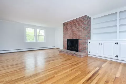 Living - 6 Post Gate Rd, Danvers, MA 01923 photo 6 of 8