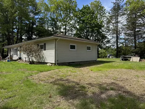 29 Mayflower Rd, Leicester, MA 01524