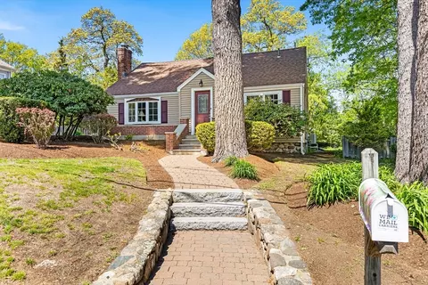 1 Great Pines Ave, Burlington, MA 01803