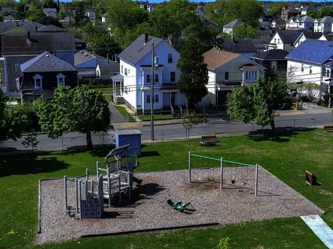 405 Warren St, Fall River, MA 02721 photo 4