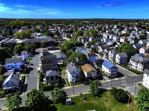 405 Warren St, Fall River, MA 02721 photo 3