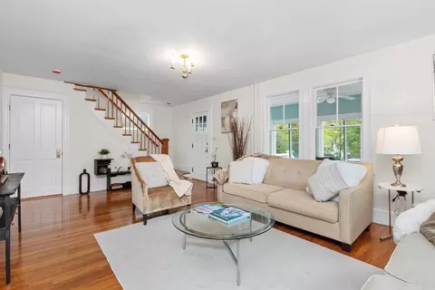 27 Locust St, Dedham, MA 02026 photo 4