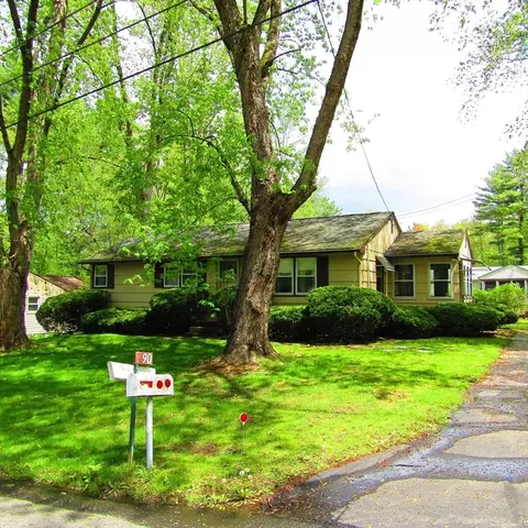 90 Brierwood Dr, Northampton, MA 01062
