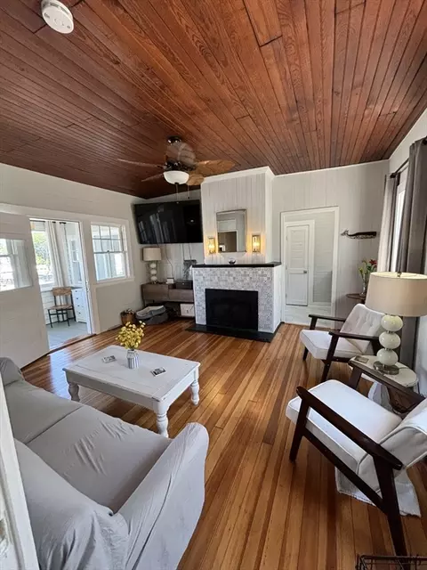 10 Green, Wareham, MA 02532