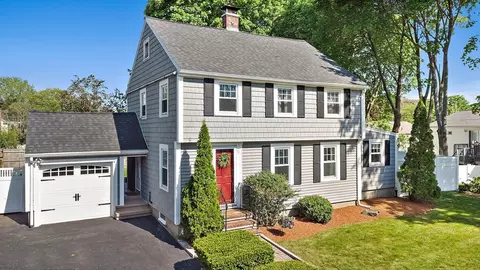22 Brook St, Reading, MA 01867