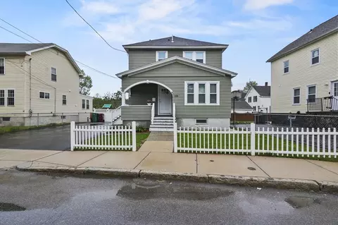 138 Parker St, Lowell, MA 01851