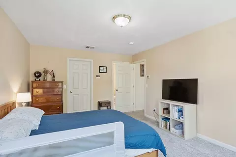 Bedroom - 2 Reardon St, Worcester, MA 01606 photo 2 of 6