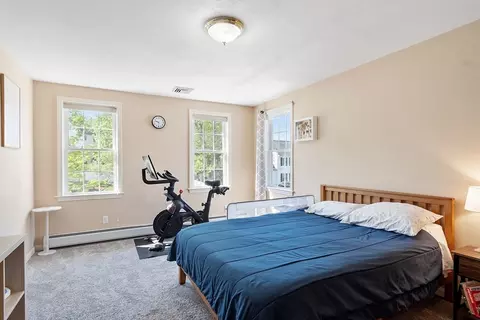 Bedroom - 2 Reardon St, Worcester, MA 01606 photo 1 of 6