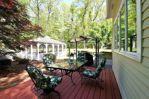 Exterior - 290 Westboro Rd, Upton, MA 01568 photo 7 of 8