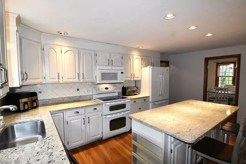 Kitchen - 290 Westboro Rd, Upton, MA 01568 photo 1 of 4