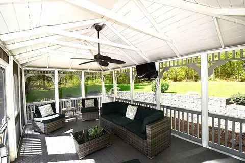 Exterior - 290 Westboro Rd, Upton, MA 01568 photo 4 of 8