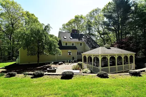 Exterior - 290 Westboro Rd, Upton, MA 01568 photo 3 of 8