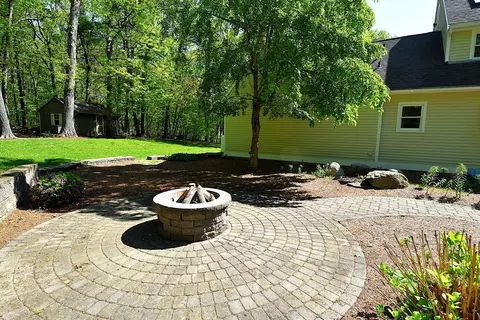 Exterior - 290 Westboro Rd, Upton, MA 01568 photo 6 of 8