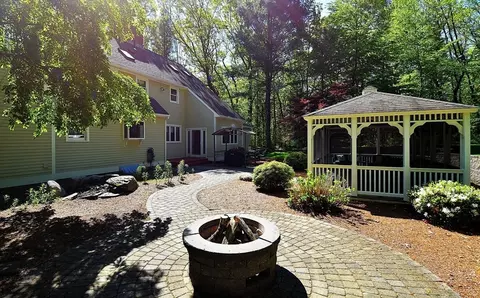 Exterior - 290 Westboro Rd, Upton, MA 01568 photo 5 of 8