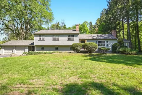 10 Brookmont Dr, Wilbraham, MA 01095