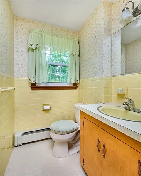 Bath - 21 Davis St, Easthampton, MA 01027 photo 2 of 2