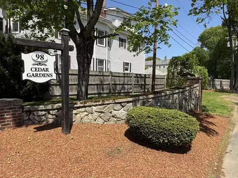 98 Cedar St #4, Wakefield, MA 01880