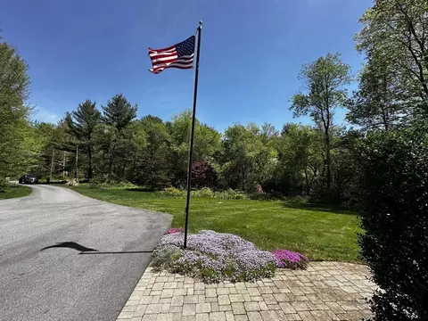 24 Manchaug Rd, Sutton, MA 01590