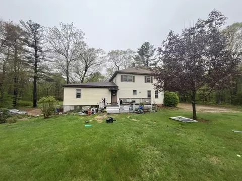 74 Clark St, Rochdale, MA 01542
