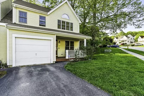 36 Midgley Ln, Worcester, MA 01604