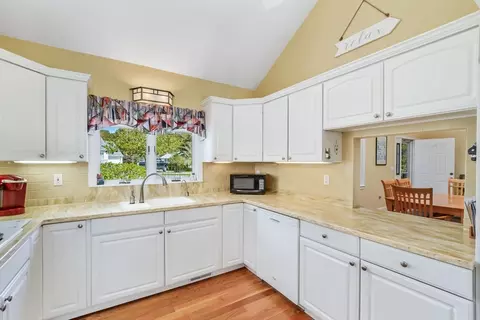 240 Surf Dr, Mashpee, MA 02649 photo 4