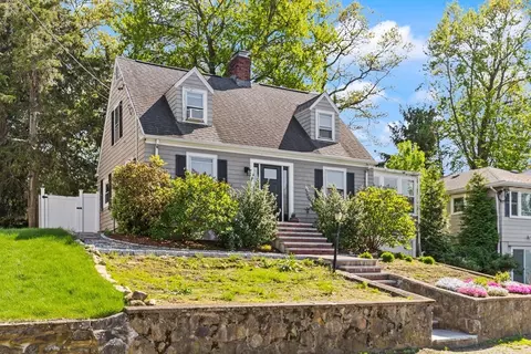 29 Villa St, Waltham, MA 02453