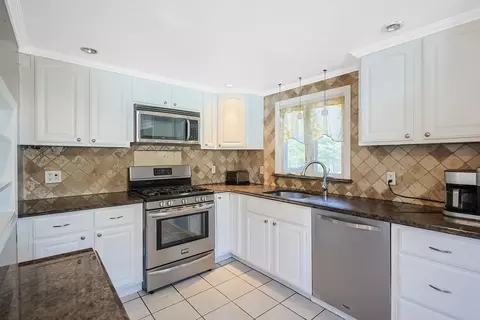 9 Marilyn Rd, Bourne, MA 02532 photo 3