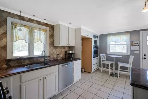 9 Marilyn Rd, Bourne, MA 02532 photo 4