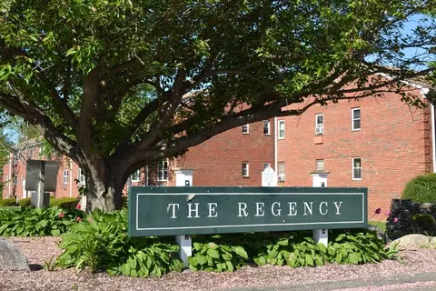153 Regency Park Dr #153, Agawam, MA 01001