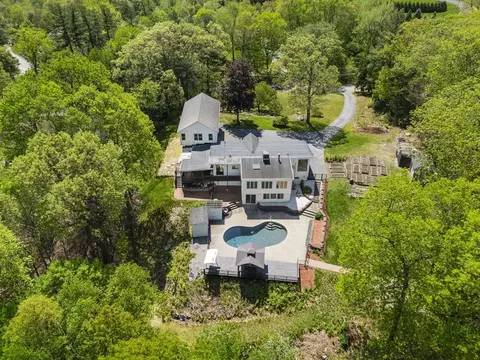 97 Catamount Rd, Tewksbury, MA 01876