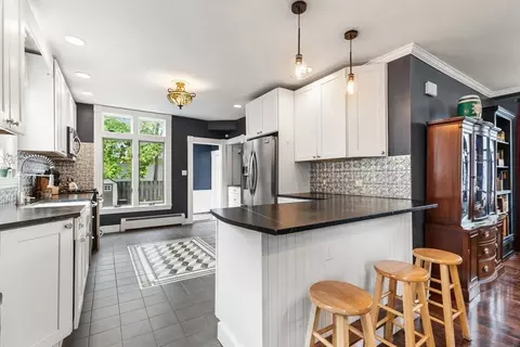2 Warner St, Salem, MA 01970 photo 4