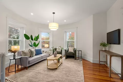 1 Auburn Ct #2, Brookline, MA 02446