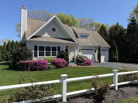 80 Schooner Ln, Hyannis, MA 02601 photo 2