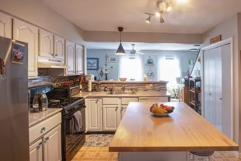 21 Mount Tom Ave #21, Easthampton, MA 01027 photo 4