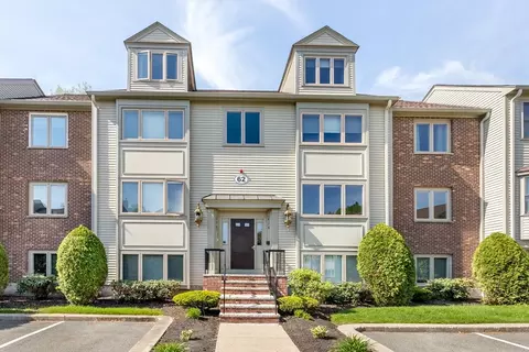 62 Maple St #J, Canton, MA 02021