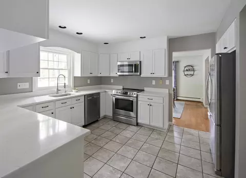 192 Parker St, Maynard, MA 01754 photo 5