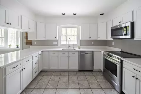192 Parker St, Maynard, MA 01754 photo 2
