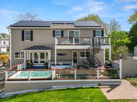 1 W Cliff St, Nahant, MA 01908